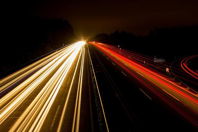 Oświetlenie pojazdów – w jaki sposób wybrać lampy przednie i tylne. O reflektorach samochodowych słów kilka